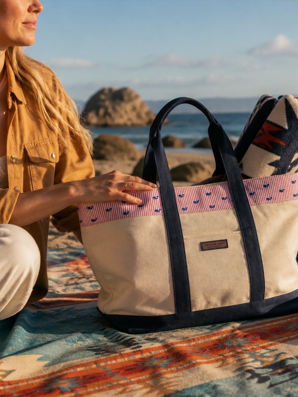 Vineyard Vines Vineyard Vines Heritage Large Weekender Tote Whale Ribbon Details
